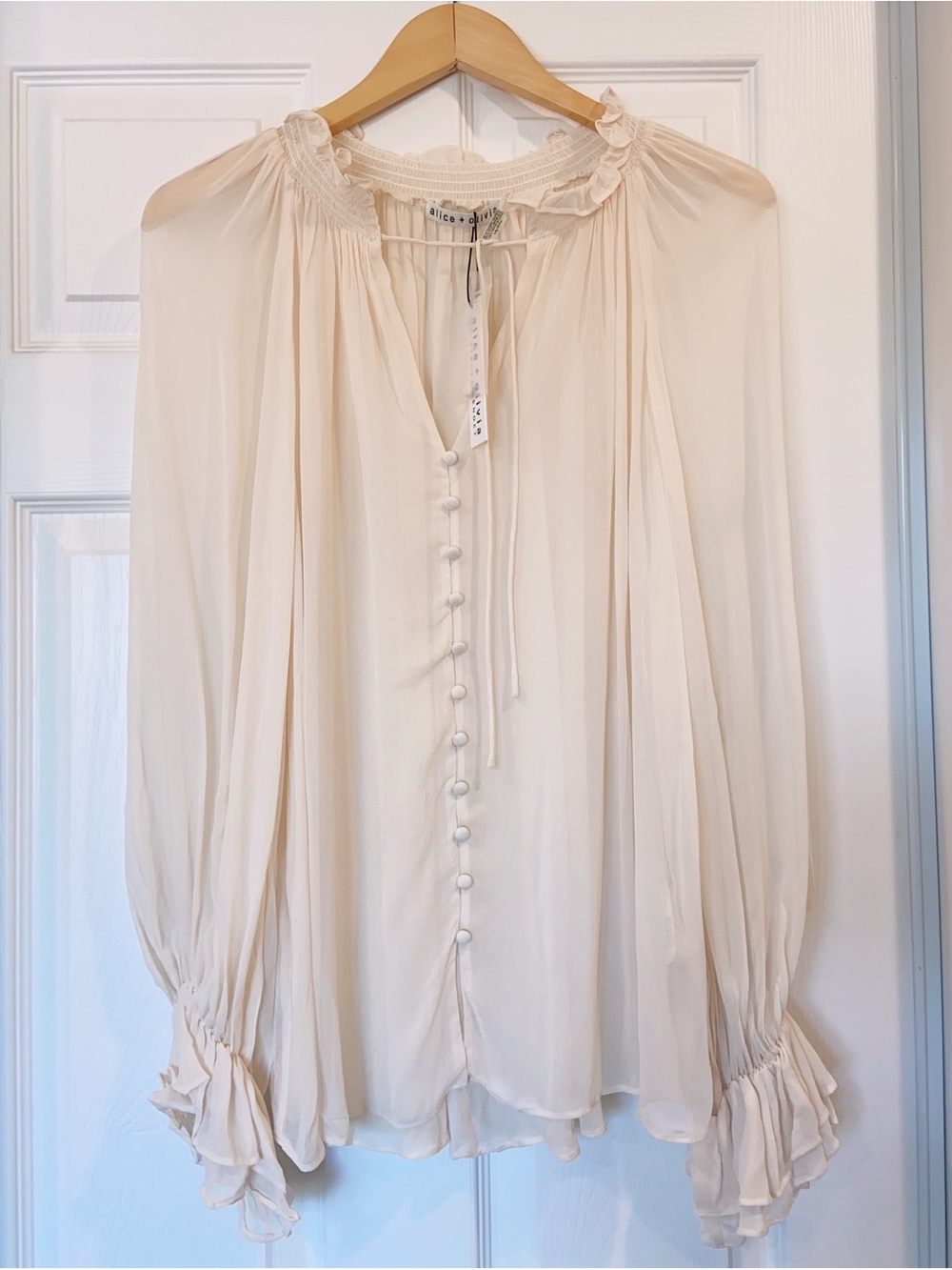 NWT $395 Alice + Olivia Josephine Tie Neck Blouse - Picture 3 of 5